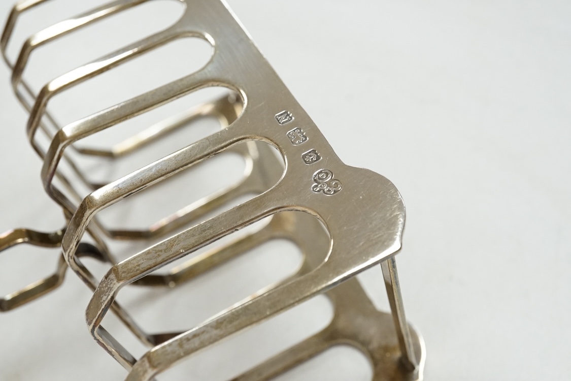 A George VI Art Deco silver seven bar toast rack, by Elkington & Co, Birmingham, 1937, 11.5cm.